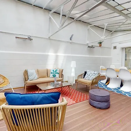Modernes Avec Veranda Apartment
