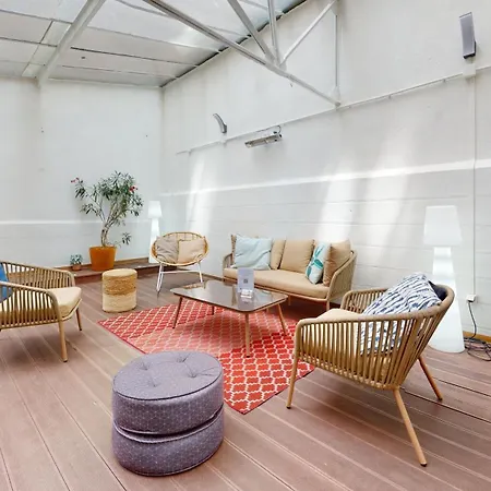 Modernes Avec Veranda Apartment
