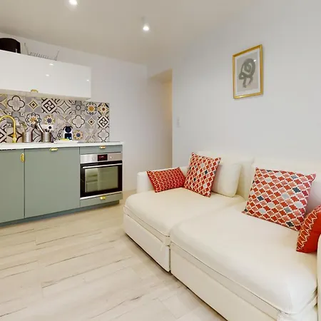 Modernes Avec Veranda Apartment